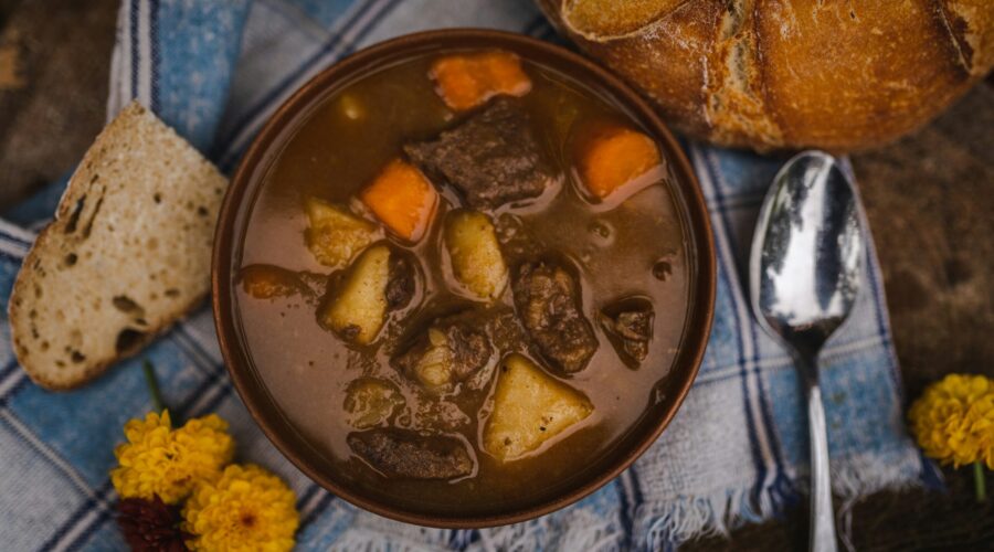 Set & Forget: The Ultimate Slow Cooker Beef Stew for a Warm Whānau